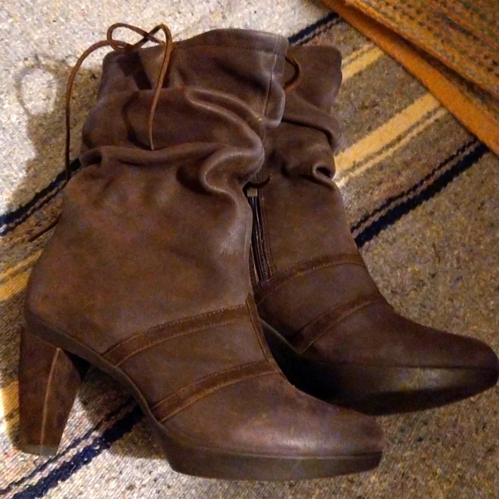 Umberto Raffini distressed suede leather slouch boot. Brown